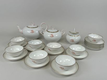Partie de service à café en porcelaine blanche...