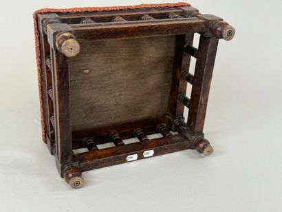 Small wooden footrest, openwork belt.
17...