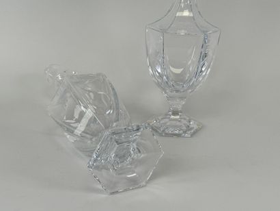 SEVRES.
Carafe à décanter et pichet en cristal...