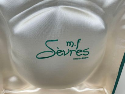 MAZEAU Frères à Sèvres.
Coupe circulaire...