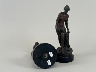 École, XIXe.
Femmes au bain.
Paire de sujets...