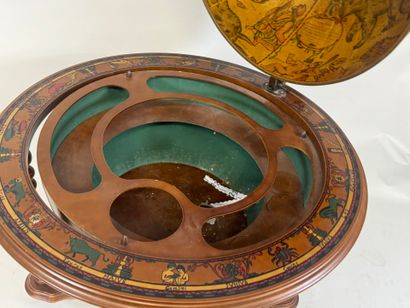 Molded wood bar decorated with a polychrome...