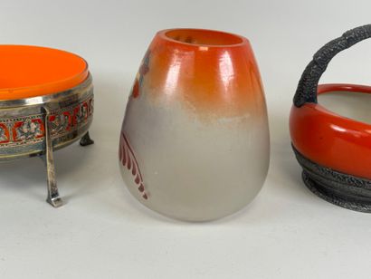 Lot comprenant :
- GEMA, XXe.
Vase en verre...