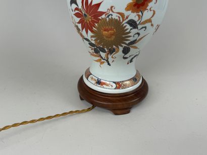 ASIE, XXe.
Potiche couverte en porcelaine...