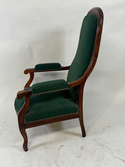 Fauteuil en bois mouluré, la garniture en...