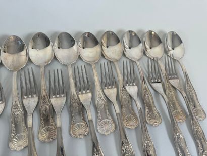 Partie de ménagère en métal argenté à décor...