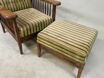 CONSORTIUM.
Long chair and footrest in molded...