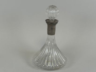 LANCEL.
Carafe en verre côtelé, la monture...