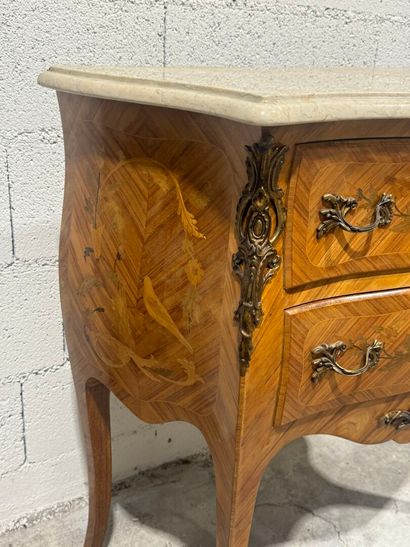 Wood and veneer chest of drawers opening...