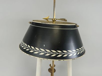 Grande lampe de bureau en bronze doré à trois...