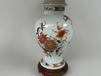 ASIE, XXe.
Potiche couverte en porcelaine...