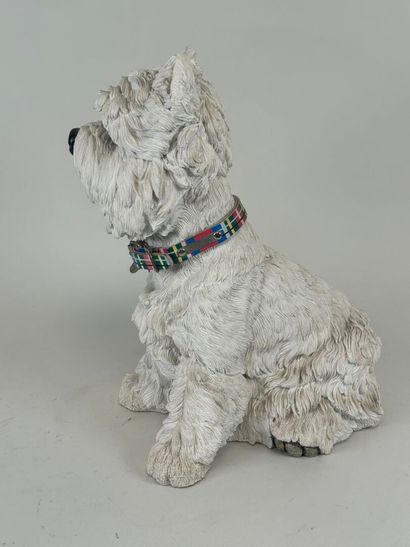 Chien en résine.
32 x 24 x 16 cm.