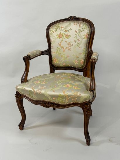 Convertible armchair in natural wood.
Louis...