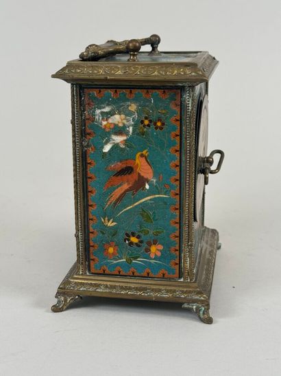 JAPY Frères.
Pendulette en laiton à décor...