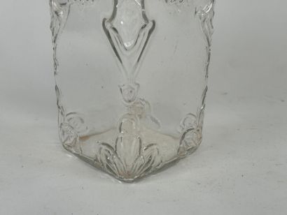 Bocal de magasin en verre à décor de motifs...