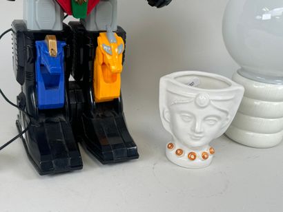 Lot including:
- POWER RANGERS Empire.
Plastic...