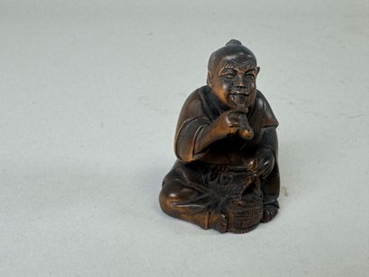 JAPON, XXe.
Netsuké en bois sculpté figurant...
