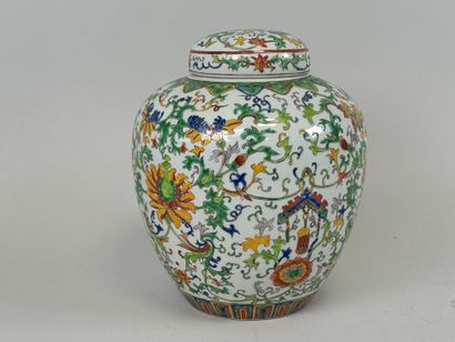 CHINA, 20th century.
Covered polychrome porcelain...