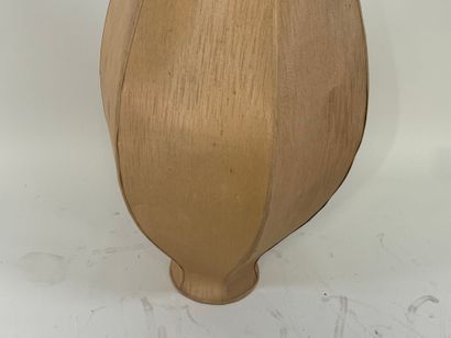 Lampe ou lampadaire à poser en tissu et métal.
H....