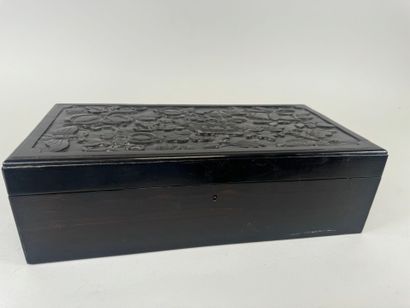 Grande coffret en ébène sculpté de papillons...