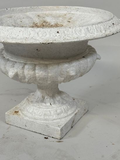 Painted cast-iron garden basin with gadrooned...