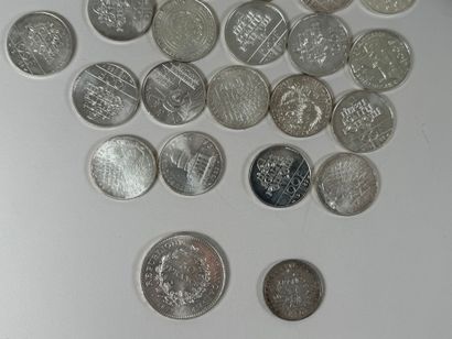 Monnaies :
- 26 pièces de 100 francs argent.
-...