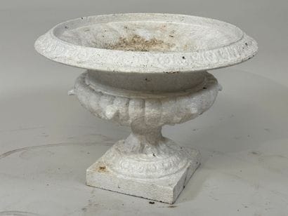 Painted cast-iron garden basin with gadrooned...