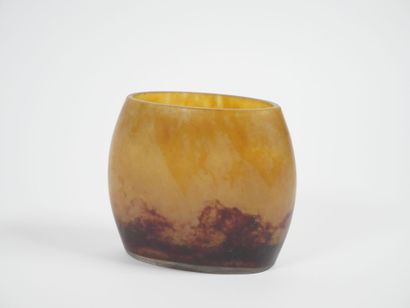DAUM NANCY.
Vase en verre marmoréen dans...
