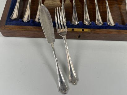Partie de service à poisson en métal argenté...