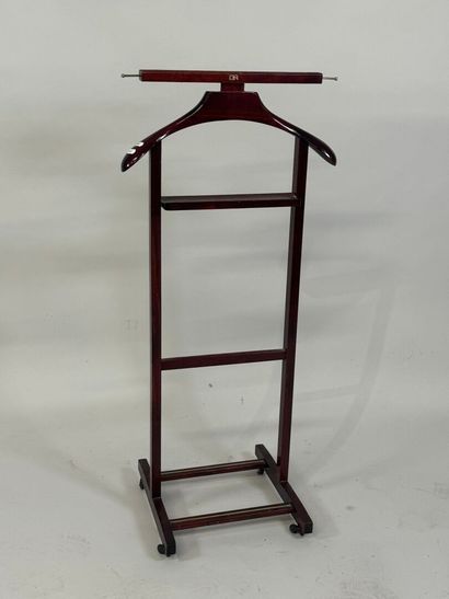 C.R.
Nightstand in molded and varnished wood.
103...