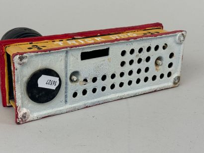 TRICK DOG.
Polychrome cast-iron money box...