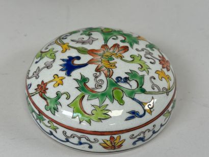CHINA, 20th century.
Covered polychrome porcelain...