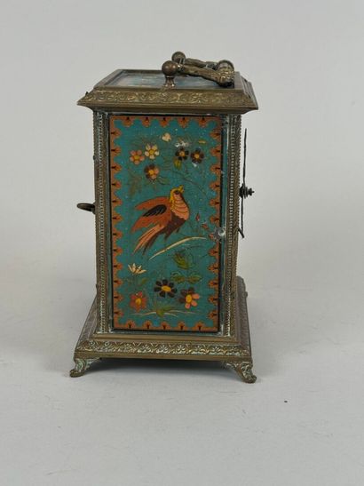 JAPY Frères.
Pendulette en laiton à décor...