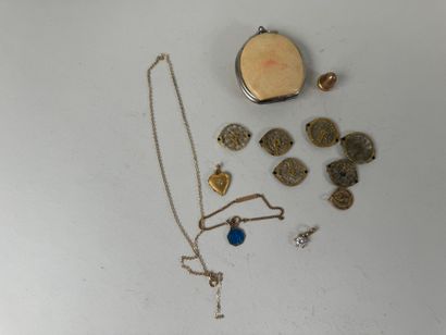 Set of gilded metal pendants, small purse,...