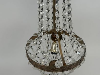 Petit lustre suspension en laiton et pampilles...