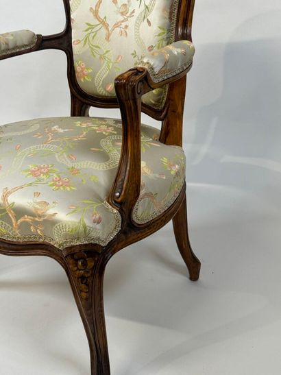 Convertible armchair in natural wood.
Louis...