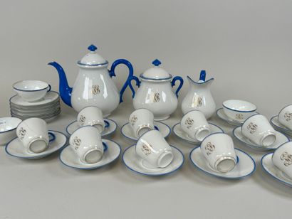 Partie de service à thé et café en porcelaine...