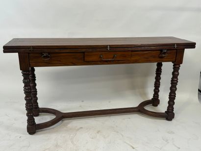 Table console en bois mouluré à plateaux...