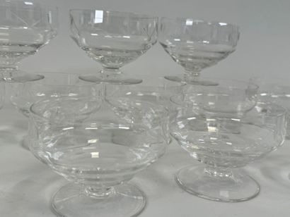 Série de douze coupes à fruit en cristal...