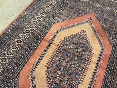 PAKISTAN, 20th century.
Hand-knotted wool...