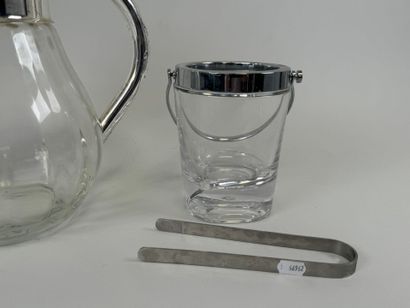 Lot including :
- a silver-plated metal and...