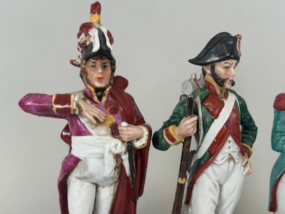 Quatre personnages en porcelaine polychrome...