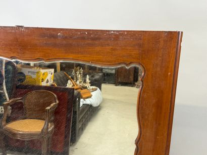 Large molded wood mirror.
133 x 101 cm.