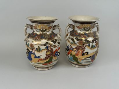 JAPON, Satsuma, XXe.
Paire de vases en céramique...