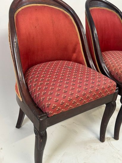 Paire de chaises gondoles en acajou, la garniture...