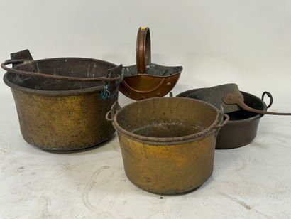 Lot de cinq éléments en cuivre, laiton et...