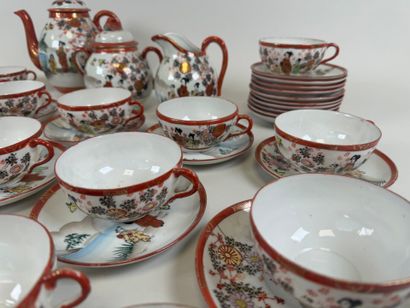 CHINE, XXe.
Partie de service à café en porcelaine...