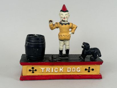 TRICK DOG.
Polychrome cast-iron money box...