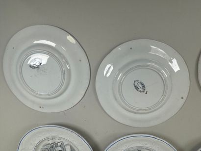 GIEN.
Set of sixteen fine earthenware plates...