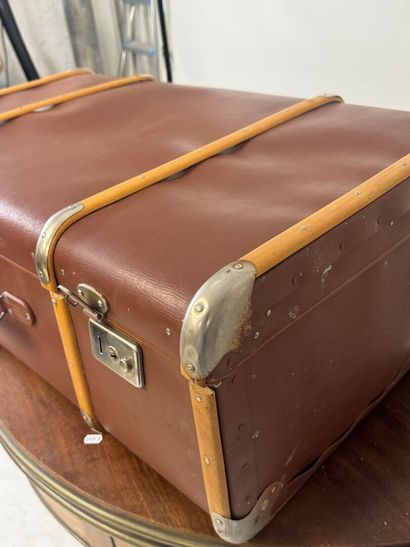 Large suitcase in wood, imitation leather...